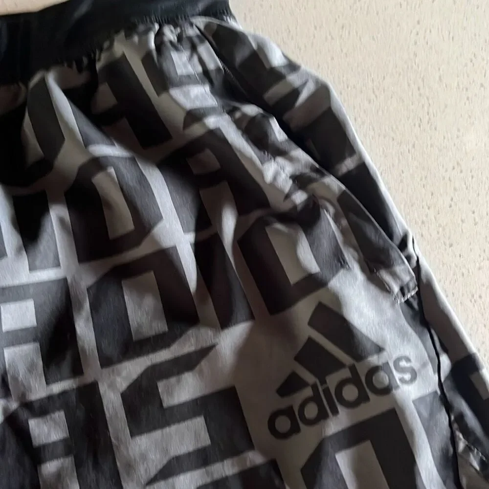 Adidas All Over Print Shorts Men’s Small 9 inseam
